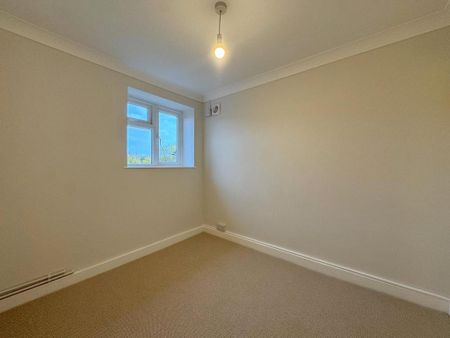 2 bedroom end of terrace house to rent - Photo 4