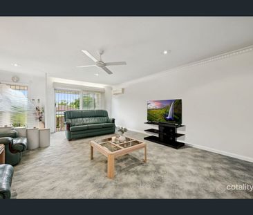 TIMELESS ELEGANCE - Photo 1