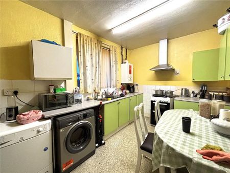 3 bedroom semi-detached house to rent - Photo 5