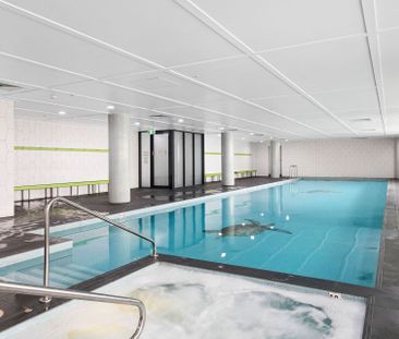 Bright & Spacious Penthouse Apartment with Private Rooftop & Bbq Area - Photo 3