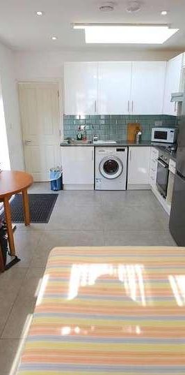 St James Gardens, Wembley, Middlesex, HA0 - Photo 1