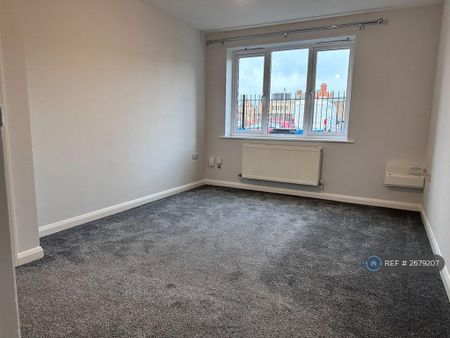 2 bedroom flat to rent - Photo 2