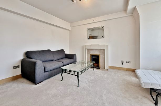 Latymer Court, Hammersmith Road, Hammersmith, London, W6 - Photo 1