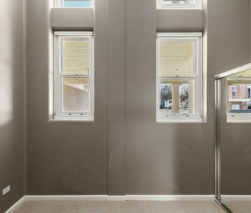 6 / 10 Darwin Avenue - Photo 1