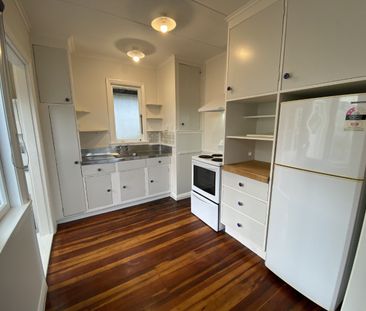 Beach front living in Moa Point - Photo 2