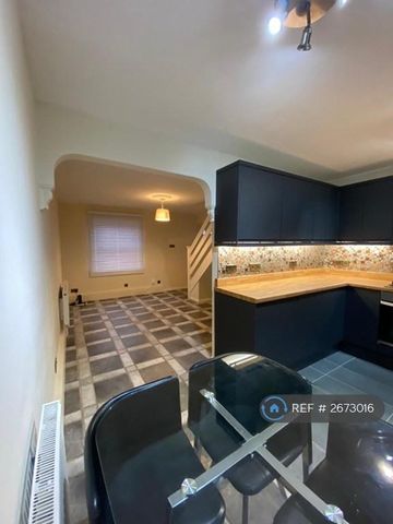 2 bedroom terraced house to rent - Photo 3