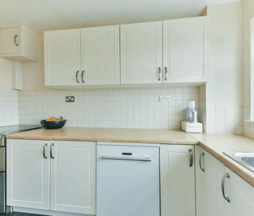 St. Peters Close, Ilford, IG2 - Photo 6