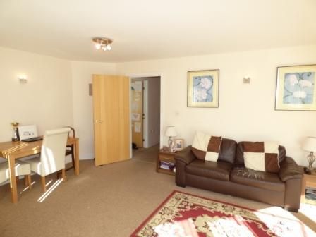 2 bedroom ground floor flat to rent - Photo 1