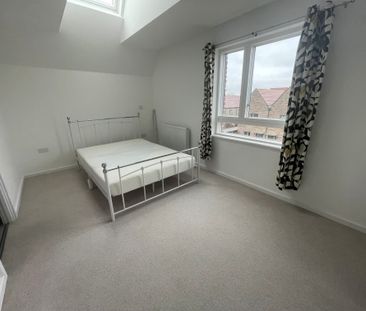 Oakfield Avenue, Swindon - Photo 2