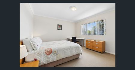 Spacious 3-Bedroom Townhouse in Peaceful Sans Souci Complex - Photo 4