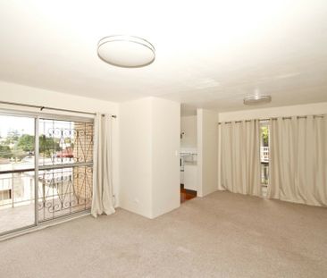 2 BEDROOM UNIT WALKING DISTANCE TO SHOPS ! - Photo 6