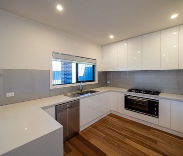 2/1258 North Road, Oakleigh South VIC 3167 - House For Rent | Domain - Photo 1
