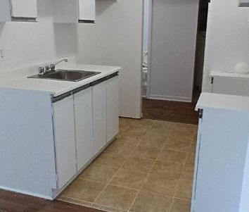 A Valleyfield - Jolie, propre et grande 3-1/2, LIBRE , avec balcon ... - Photo 2