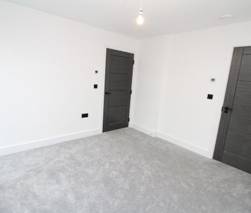 4 bedroom terraced house to rent - Photo 4
