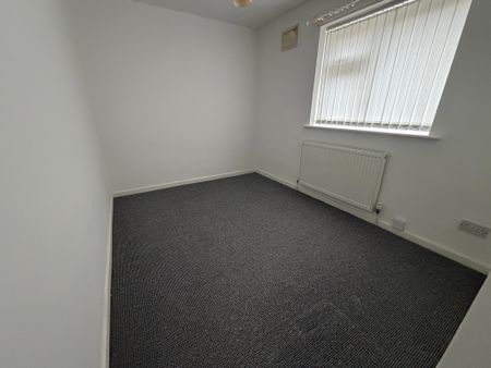 Spenser Avenue - Photo 5