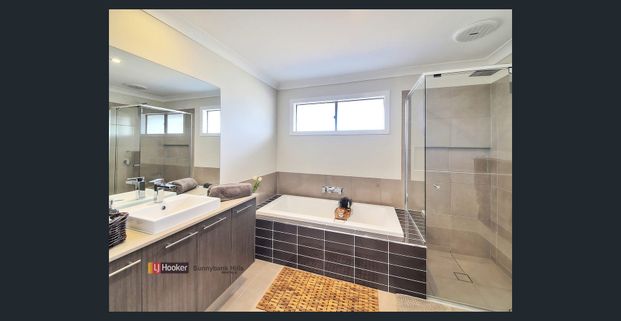 Spacious 5-Bedroom Family Home for Rent Mansfield State High School Catchment - Photo 1