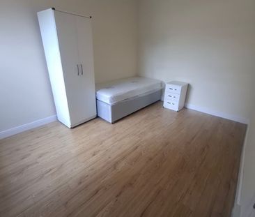 4 Bed Semi-Detached House, Davey Road, B20 - Photo 2