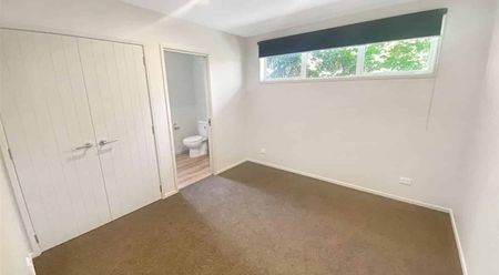 Spacious Inner-City Living - Photo 4