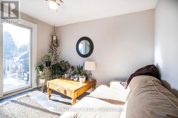 844 GRANDVIEW DRIVE E - Photo 1