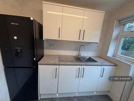 2 bedroom flat to rent - Photo 3