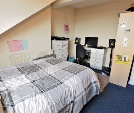 2 bedroom Flat in Brudenell Grove, Leeds - Photo 4