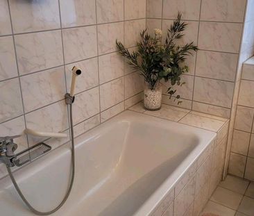 Lichtdurchflutete 2,5-Zi-Wohnung mit Süd-Wohnzimmer & Abendsonne - Photo 4