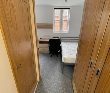 Studio Flat, Regent Road, LE1 - Photo 3