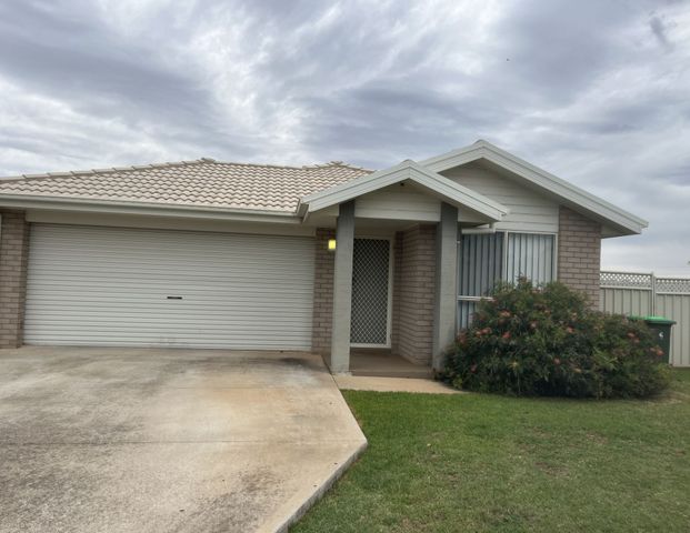 Spacious 4-Bedroom Duplex Perfect for Family Living - Photo 1