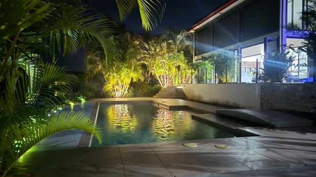 Helensvale - Photo 1