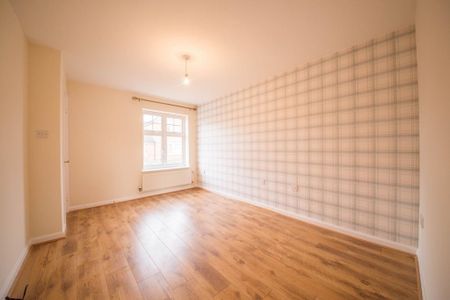 2 bedroom semi-detached house to rent - Photo 4