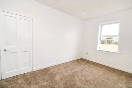 3 bedroom semi-detached bungalow to rent - Photo 5