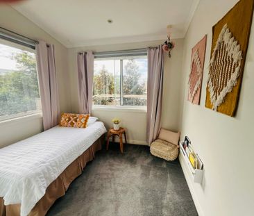 Stylish & Spacious Townhouse in a Prime Kiama Location - Photo 5