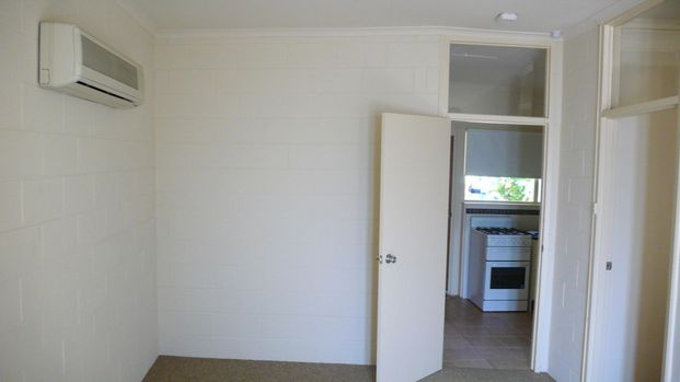 NEAT AND TIDY ONE BEDROOM UNIT IN FANTASTIC LOCATION - Photo 1