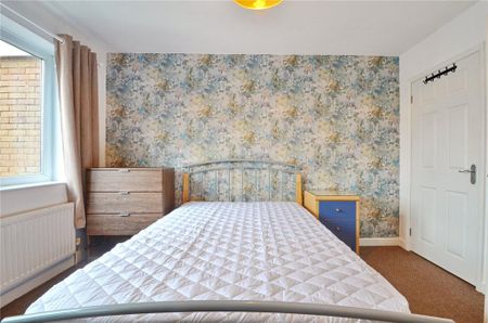 1 bedroom in a house share to rent - Photo 2