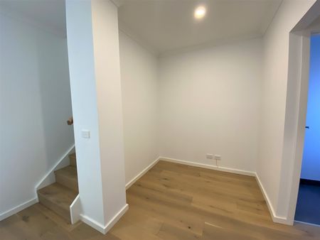 3/12 Clunes Street, Kingsbury VIC 3083 - Photo 2