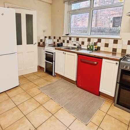Gedling Grove, NG7 - Photo 1