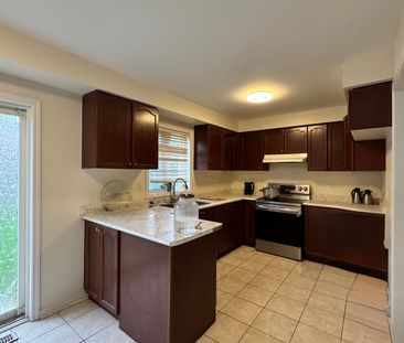 For Lease - 163 Flagstone Way, Newmarket, Ontario - Photo 3