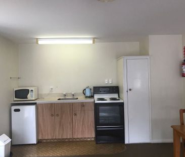 Riccarton Short term Furnished Bedsit Available - Photo 4