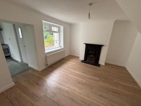 31 Waringstown Road, Lurgan, BT66 7HH - Photo 2