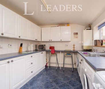 1 bedroom in a house share to rent - Photo 2