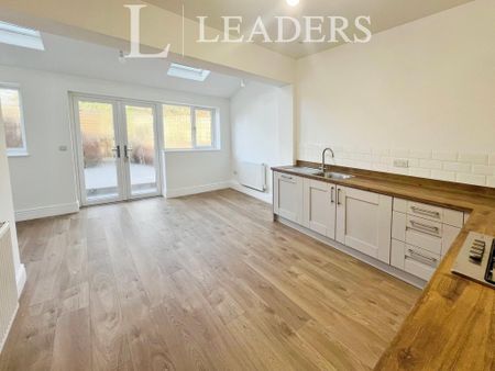 3 bedroom terraced house to rent - Photo 5