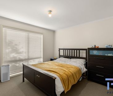 THREE BEDROOM TOWNHOUSE IN KENNINGTON - Photo 3