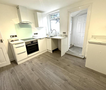 2 bedroom end of terrace house to rent - Photo 6