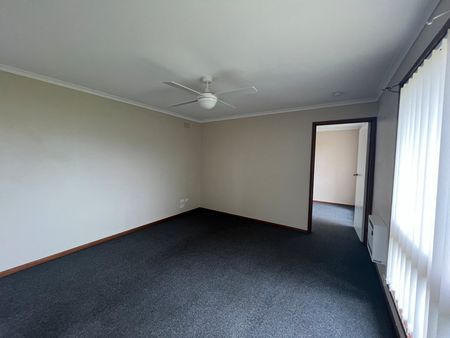 2 Bedroom Unit Walking Distance to Pakington Street - Photo 4