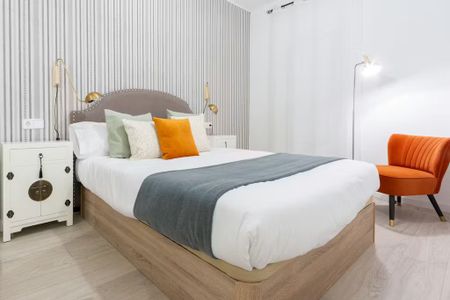 Carrer de la Independència, Barcelona, Catalonia 08026 - Photo 4