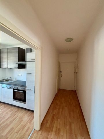 Charmante 2-Zimmer-Wohnung in zentraler Lage mit Küche zu vermieten - Photo 5
