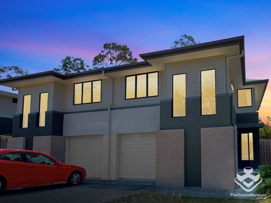 2 level 3 bedroom townhouse - Photo 1