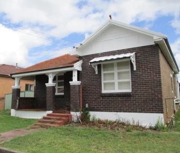 “Cozy Family Home” - Photo 1