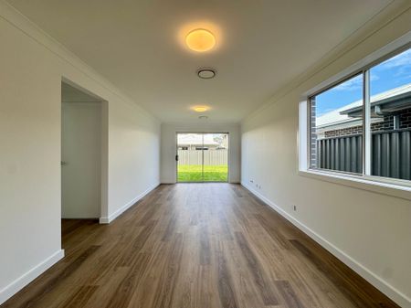FRESH & FUNCTIONAL IN THE EXCLUSIVE KINGS CENTRAL! - Photo 4