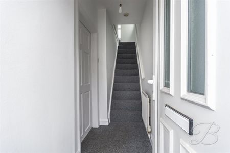 3 bedroom - Photo 3